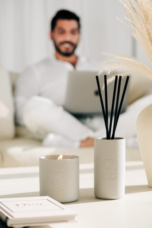 ⁦Creamy Vanilla Serenity – Reed Diffuser⁩ - الصورة ⁦3⁩